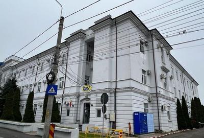 Birou, 3426 mp în Democrației