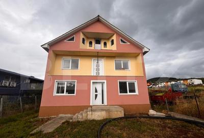 Casa de vanzare, 230 mp + teren de 1500 mp, zona Subcetate