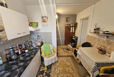 Apartament cu 2 camere semidecomandat în Micro I - 12