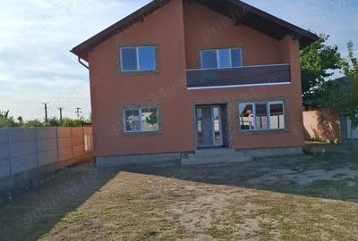 Casa de vanzare , Calinesti - 1