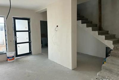 Casa parter , etaj , zona selgros strada macului - 9