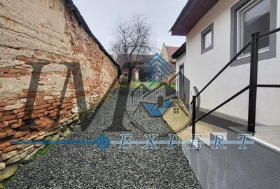 Casă cu 2 camere cu Teren 2301 Mp în Central - 1