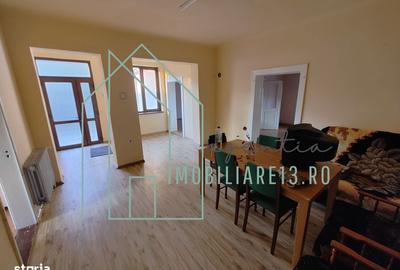 Casă cu 3 camere cu Teren 1600 Mp în Central - 1