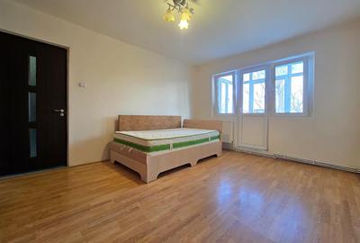 Apartament cu 2 camere semidecomandat în Mircea cel Bătrân