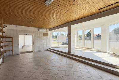 Spatiu de Inchiriat 184 mp, curte 280 mp, B-dul 25 Oct - Carei - 2