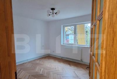 Casa spa?ioasa 4 camere + gradina ?i parcare in curte - 1