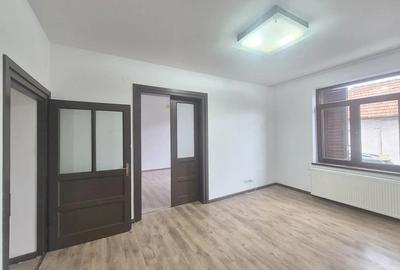 Casa cu 3 camere, gradina, zona Grivi?ei - Calugareni. - 4