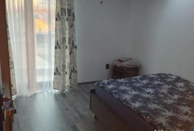 Casă cu 5 camere cu Teren 2200 Mp în Central - 2