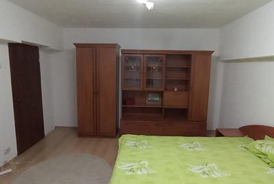 Unirii, bloc 1990, decomandata - 2