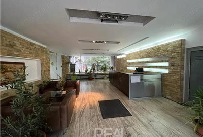 Spațiu comercial, în P-ța Victoriei - 16