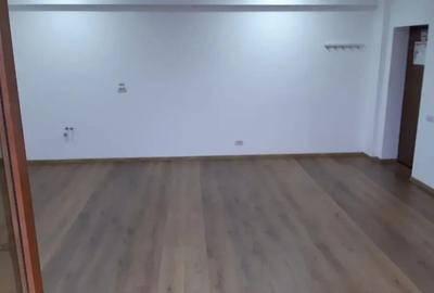 Spațiu comercial, de 55 mp, în Central - 6