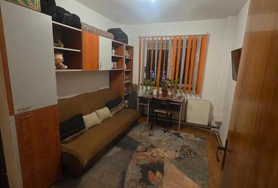Apartament cu 4 camere decomandat în Central - 3