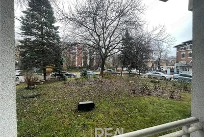 Spațiu comercial, în P-ța Victoriei - 17