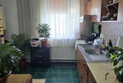 Apartament cu 4 camere decomandat în Progresul - 14