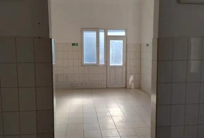 Spațiu comercial, de 40 mp, în Central - 8