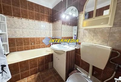 Apartament cu 3 camere decomandat în Cetate
