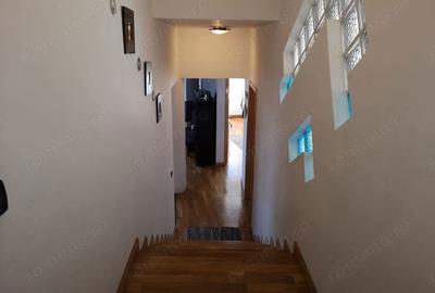 Casă cu 8 camere cu Teren 179 Mp în Craiter - 4