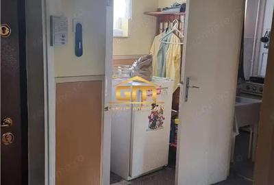 Apartament cu 3 camere decomandat în Traian - 2