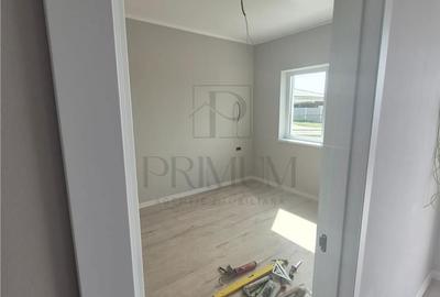 Casă cu 4 camere decomandat cu Teren 310 Mp în Moșnița Nouă