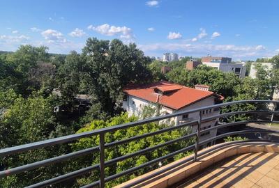 Apartament cu 4 camere semidecomandat în Primăverii