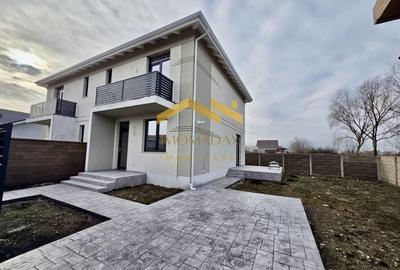 Duplex cu 4 camere cu Canalizare în Utvin - 11