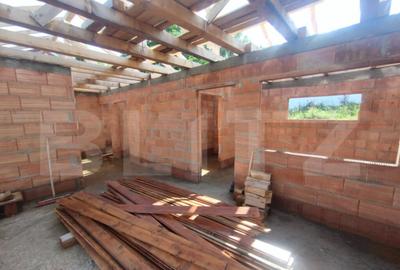 Casa la rosu 100mp,4 camere,750 mp teren extravilan,zona Dea - 3