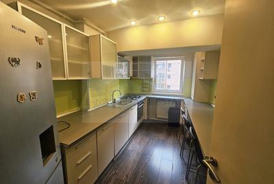 Apartament cu 3 camere decomandat, mobilat în Central