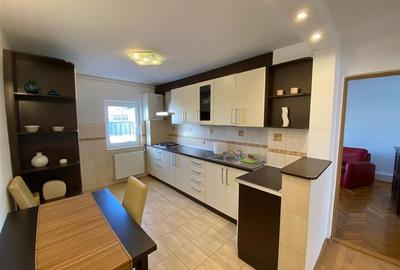 Apartament cu 4 camere decomandat, mobilat în Ștrand