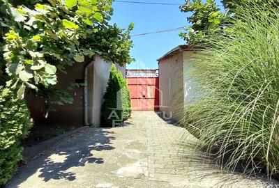 Casa la curte comuna 4 camere, zona Centrala - 3