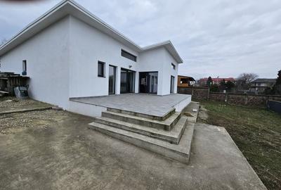 Casă cu 4 camere cu Teren 950 Mp în Snagov