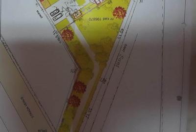 Casă cu 5 camere cu Teren 2600 Mp în Central - 1