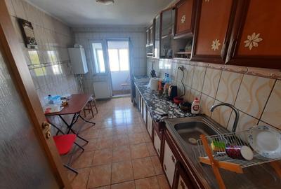 Apartament cu 3 camere decomandat, zona Nicolina - 6