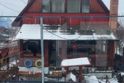 Casă cu 7 camere cu Teren 1580 Mp în Central - 2