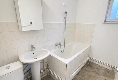 Apartament cu 2 camere decomandat în Traian - 3