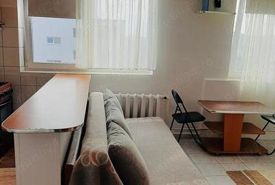 Garsonieră decomandată în CET - 8