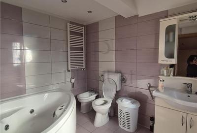 Casă cu 4 camere decomandat în Central - 3