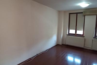 Vila interbelica P+1, SU 230 mp,intersectia Blv Marasesti cu Blv Cantemir sect 4 - 12