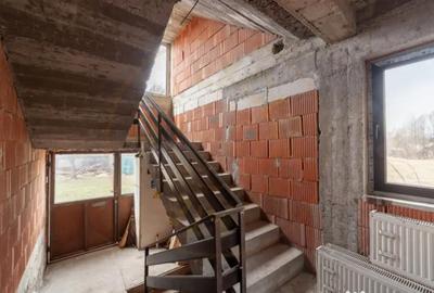 Casă cu 7 camere cu Teren 4563 Mp în Central - 13