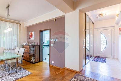 Casă cu 5 camere cu Garaj în Copăceni - 4