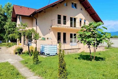 Casă cu 5 camere cu Teren 528.29 Mp în Central