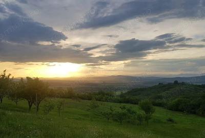Teren intravilan, cu priveliste superba situat in Seciu, in apropiere de resortul Casa Seciu