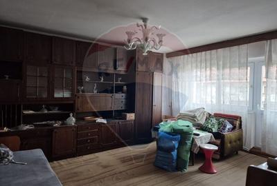 Apartament cu 3 camere de vanzare in Moinesti - 1