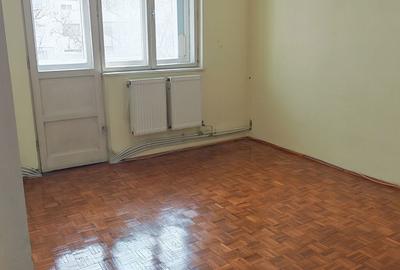 Apartament cu 3 camere semidecomandat în Bălcescu - 2