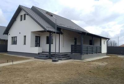 Casă cu 3 camere în Hemeiuș - 1