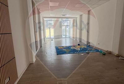 Spațiu comercial, de 140 mp, în 1 Mai - 4