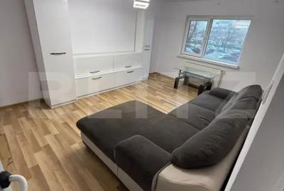 Apartament cu 3 camere decomandat, mobilat în Micro 11
