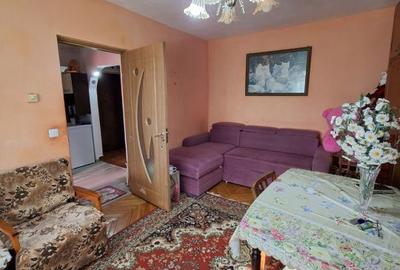 Apartament cu 2 camere decomandat în Republicii