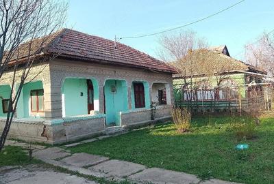Casă cu 4 camere cu Teren 800 Mp în Aprozi - 1