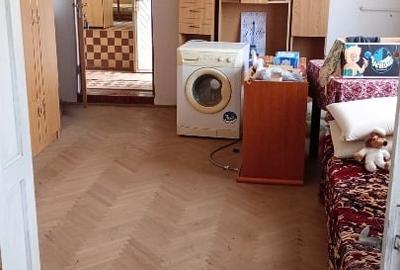 Casă individuală cu 4 camere cu Canalizare în Central - 1