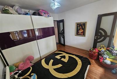 Apartament cu 3 camere semidecomandat, mobilat în Micro II - 6